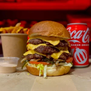 Burger Triple Ternera (Menú - Con patatas y bebida)